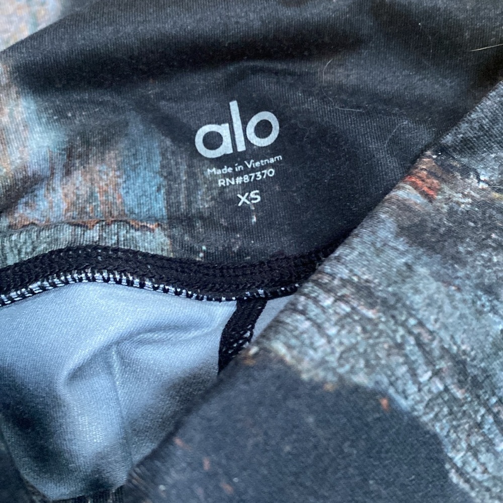 Alo Yoga Cosmic cropped leggings XS - Picture 2 of 5